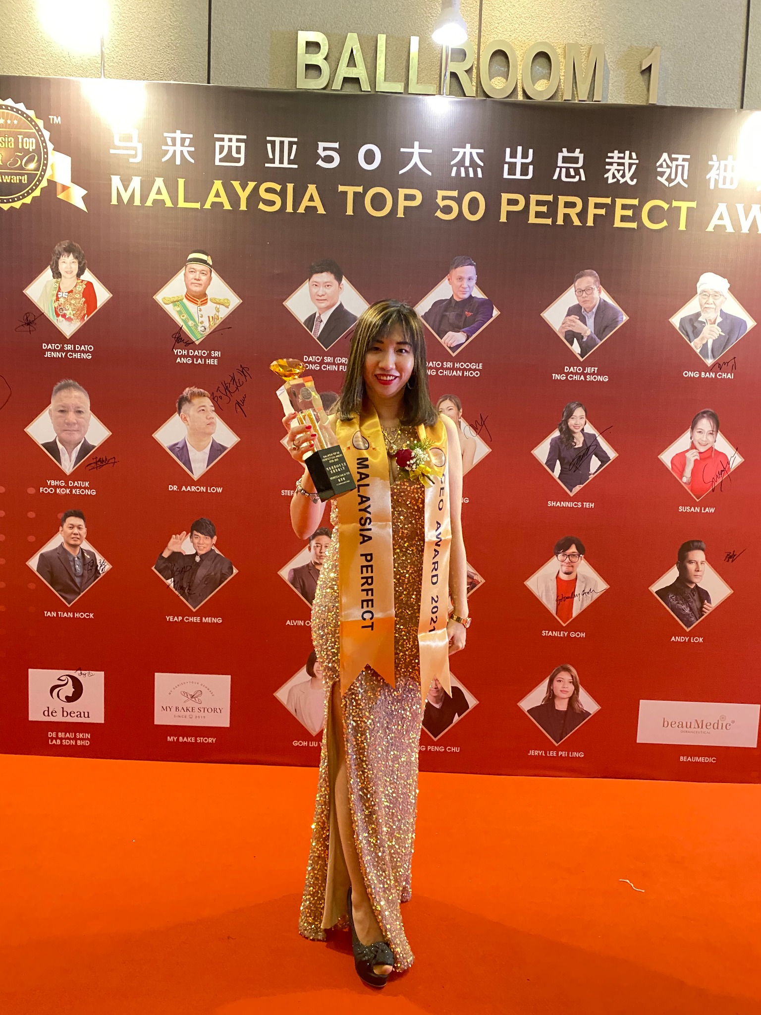 Rebecca Tan with the Malaysia Top 50 Perfect CEO Award